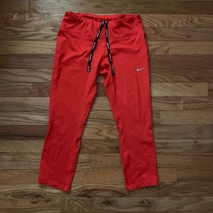 Red Nike dri fit cropped leggings